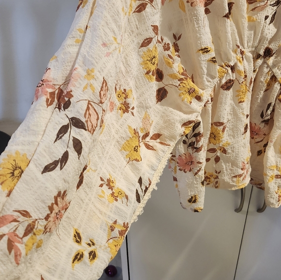 NWT- Nordstrom Bloomfield Large Ivory multi floral shirt . $16 - Picture 11 of 16